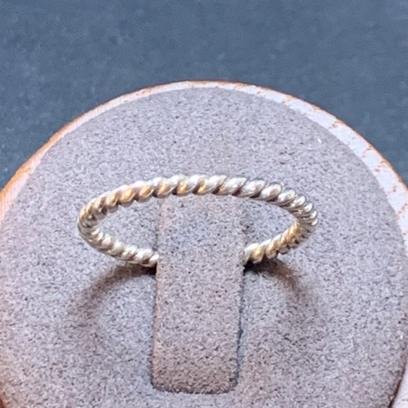 Jewelry - Sterling Silver 925 Handmade Twist Band Stackable 1.65mm Wide Ring Size 7.5